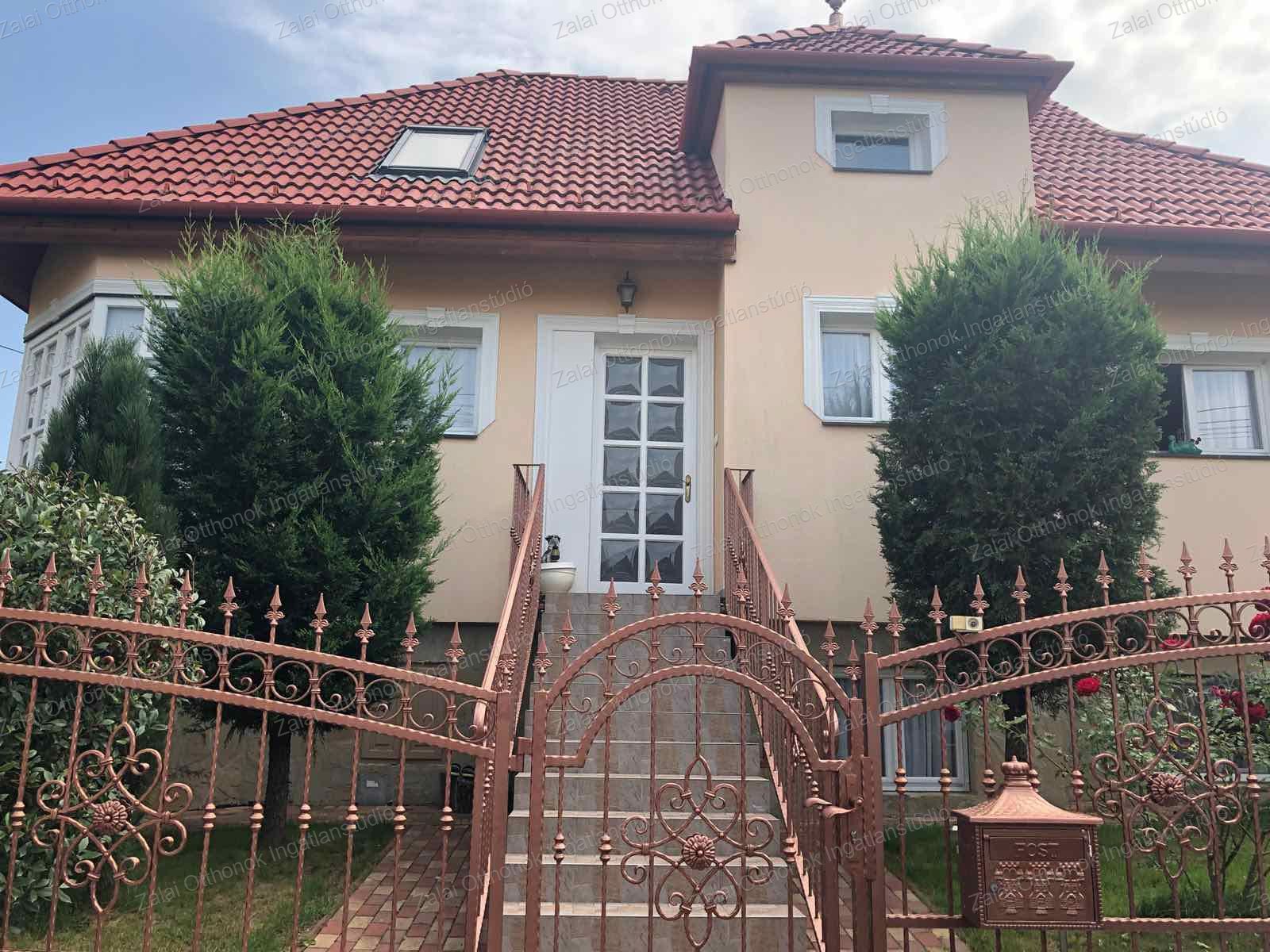 A fájl már létezik a célhelyen: import/kepek/vizjeles_5592934.jpg
For sale house Hévíz  500 m<sup>2</sup> 260 millió Ft