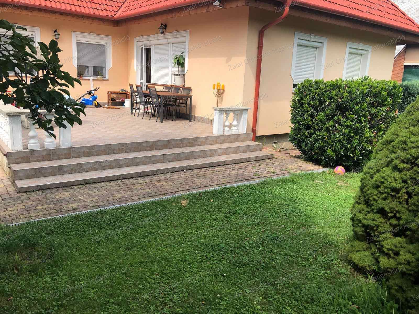 A fájl már létezik a célhelyen: import/kepek/vizjeles_5592941.jpg
For sale house Hévíz  500 m<sup>2</sup> 260 millió Ft