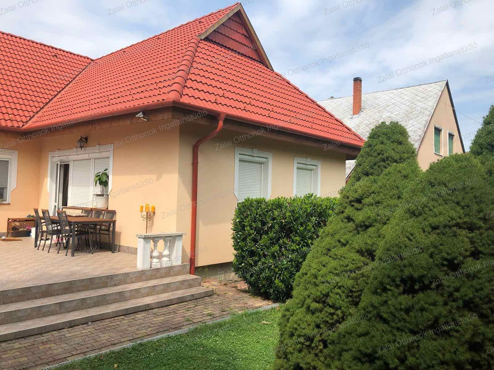 A fájl már létezik a célhelyen: import/kepek/vizjeles_5592942.jpg
For sale house Hévíz  500 m<sup>2</sup> 260 millió Ft