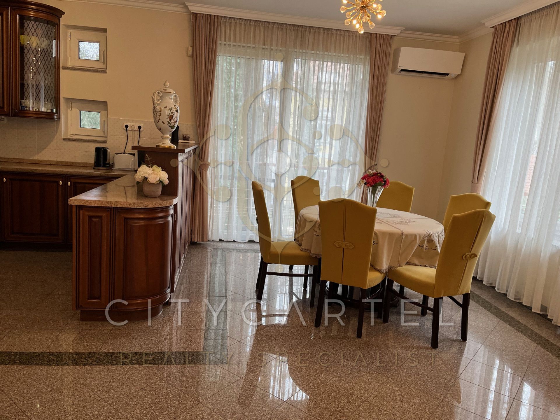 A fájl már létezik a célhelyen: import/kepek/vizjeles_5605836.jpg
For sale flat Budapest, XII. kerület  140 m<sup>2</sup> 2500 EUR