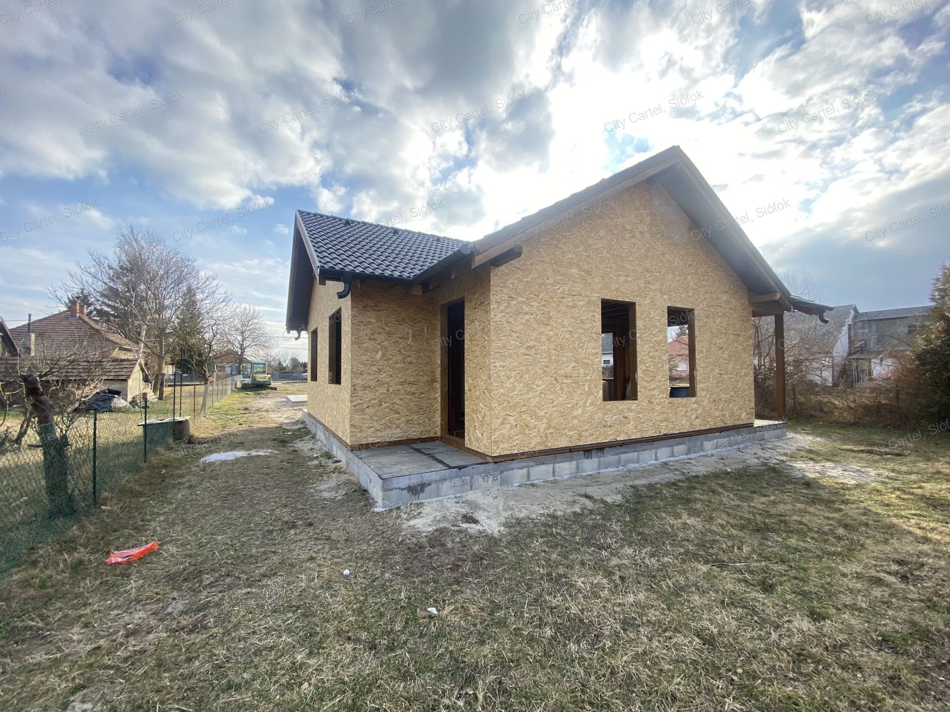 A fájl már létezik a célhelyen: import/kepek/vizjeles_5630055.jpg
Eladó nyaraló Balatonmáriafürdő  52 m<sup>2</sup> 39.999999 millió Ft