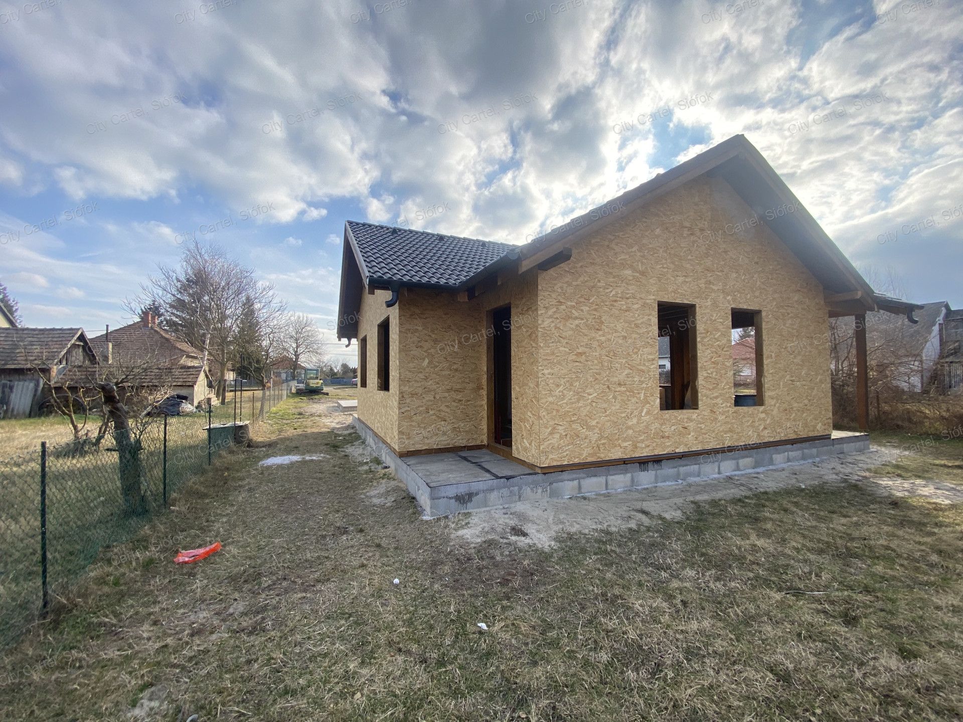 A fájl már létezik a célhelyen: import/kepek/vizjeles_5630064.jpg
Eladó nyaraló Balatonmáriafürdő  52 m<sup>2</sup> 39.999999 millió Ft