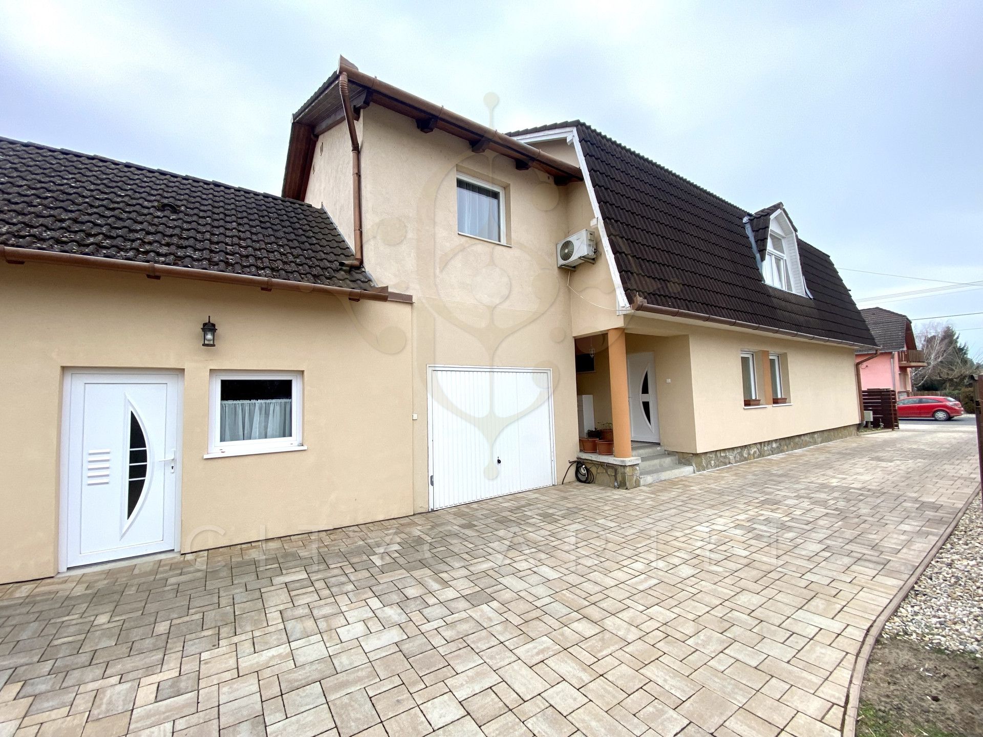 A fájl már létezik a célhelyen: import/kepek/vizjeles_5647784.jpg
Eladó Családi ház Balatonlelle  230 m<sup>2</sup> 174.99 millió Ft