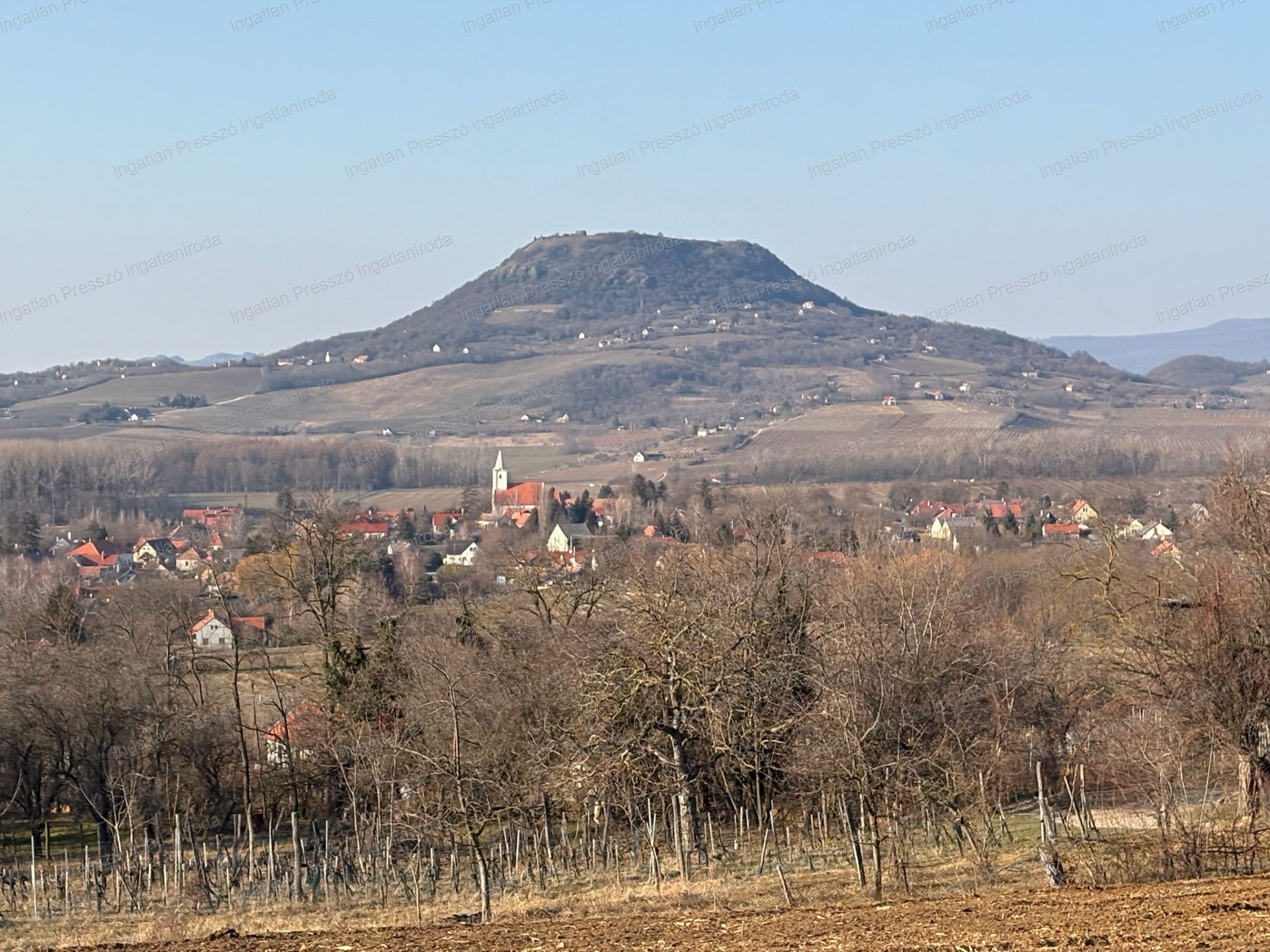 A fájl már létezik a célhelyen: import/kepek/vizjeles_5651094.jpg
Eladó Zártkert Káptalantóti  4005 m<sup>2</sup> 19.5 millió Ft