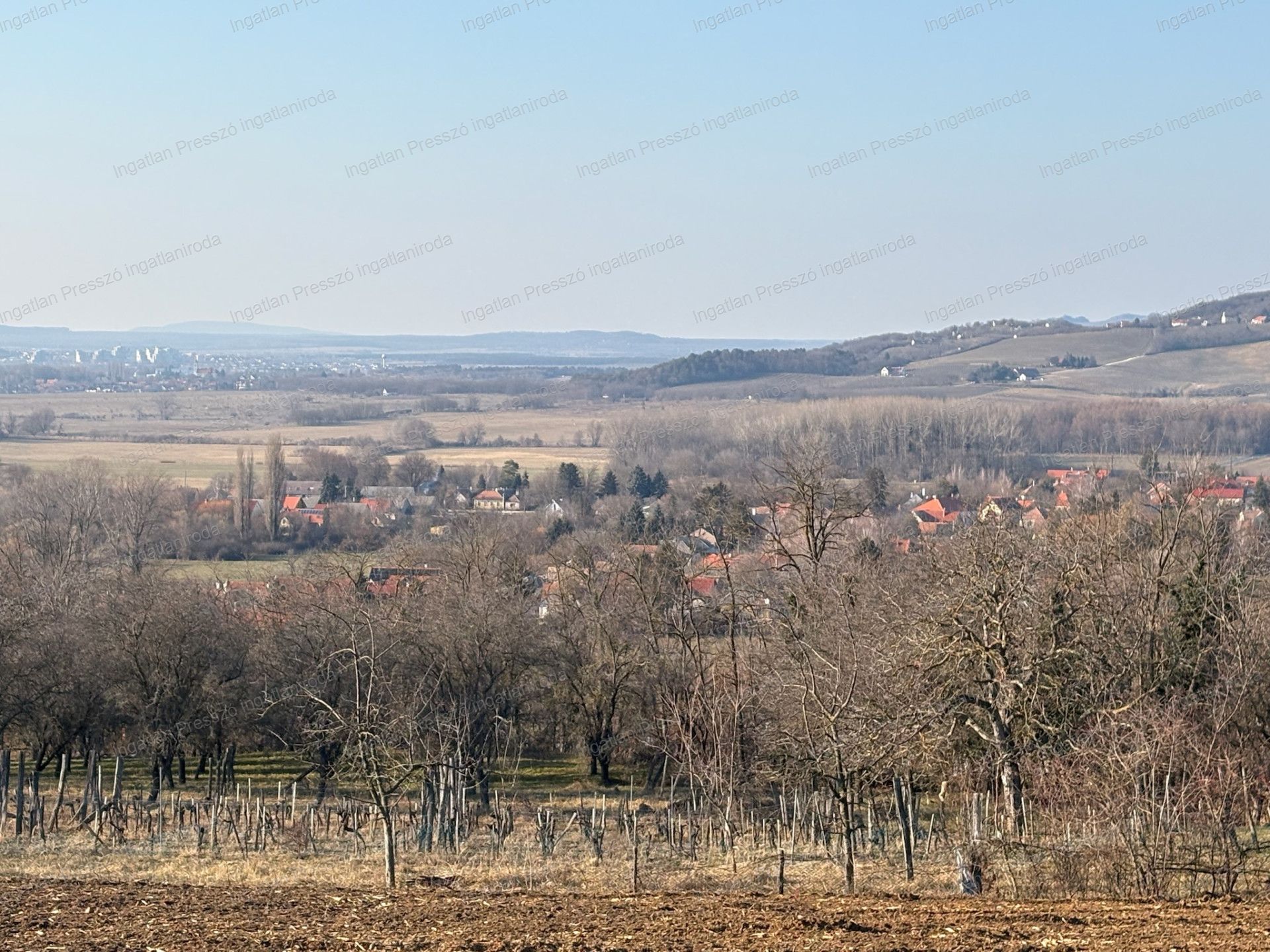 A fájl már létezik a célhelyen: import/kepek/vizjeles_5651101.jpg
Eladó Zártkert Káptalantóti  4005 m<sup>2</sup> 19.5 millió Ft