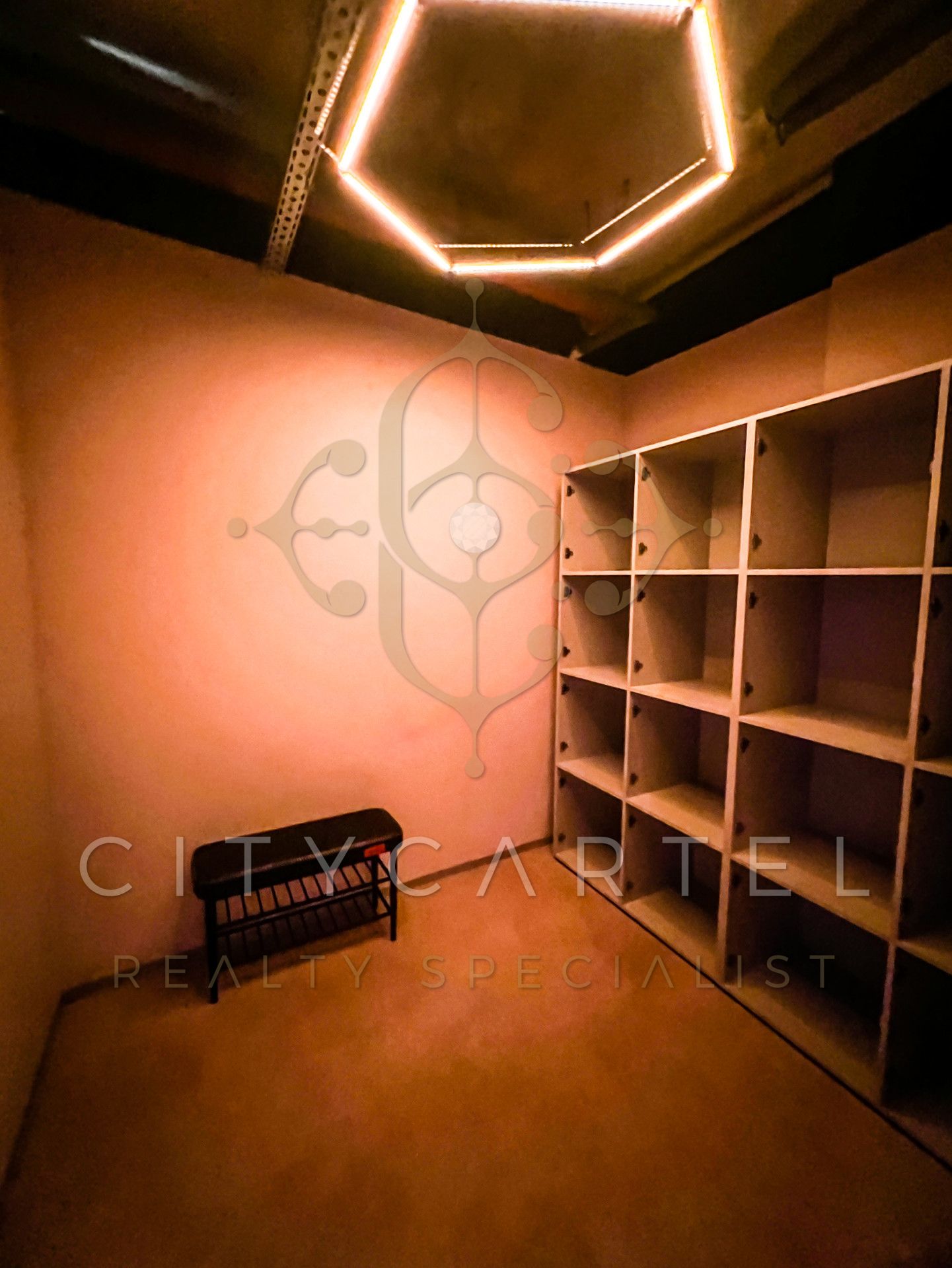 A fájl már létezik a célhelyen: import/kepek/vizjeles_5653183.jpg
For sale retail space Budapest, IX. kerület  258 m<sup>2</sup> 125 millió Ft