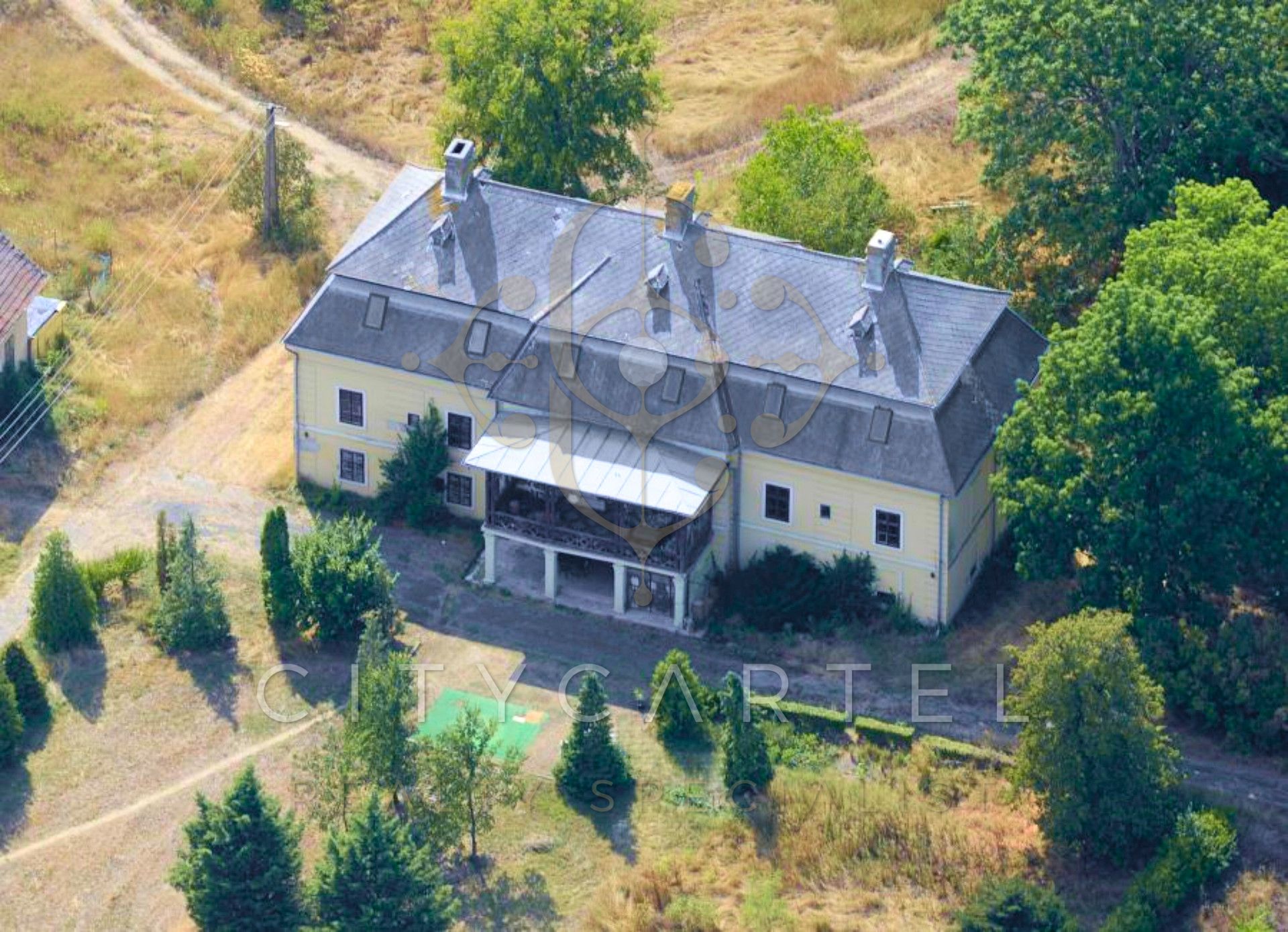 A fájl már létezik a célhelyen: import/kepek/vizjeles_5666635.jpg
Eladó Villa, kastély, kúria Meggyeskovácsi  770 m<sup>2</sup> 396 millió Ft