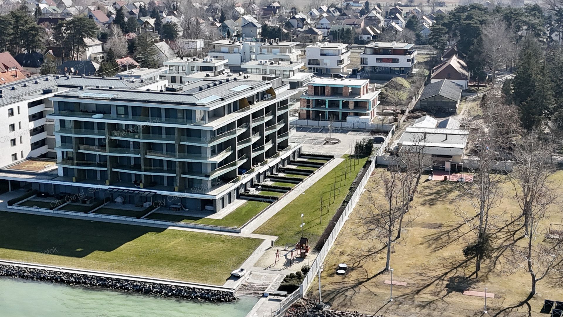 A fájl már létezik a célhelyen: import/kepek/vizjeles_5675402.jpg
Eladó Téglalakás Balatonlelle  107 m<sup>2</sup> 145.99 millió Ft