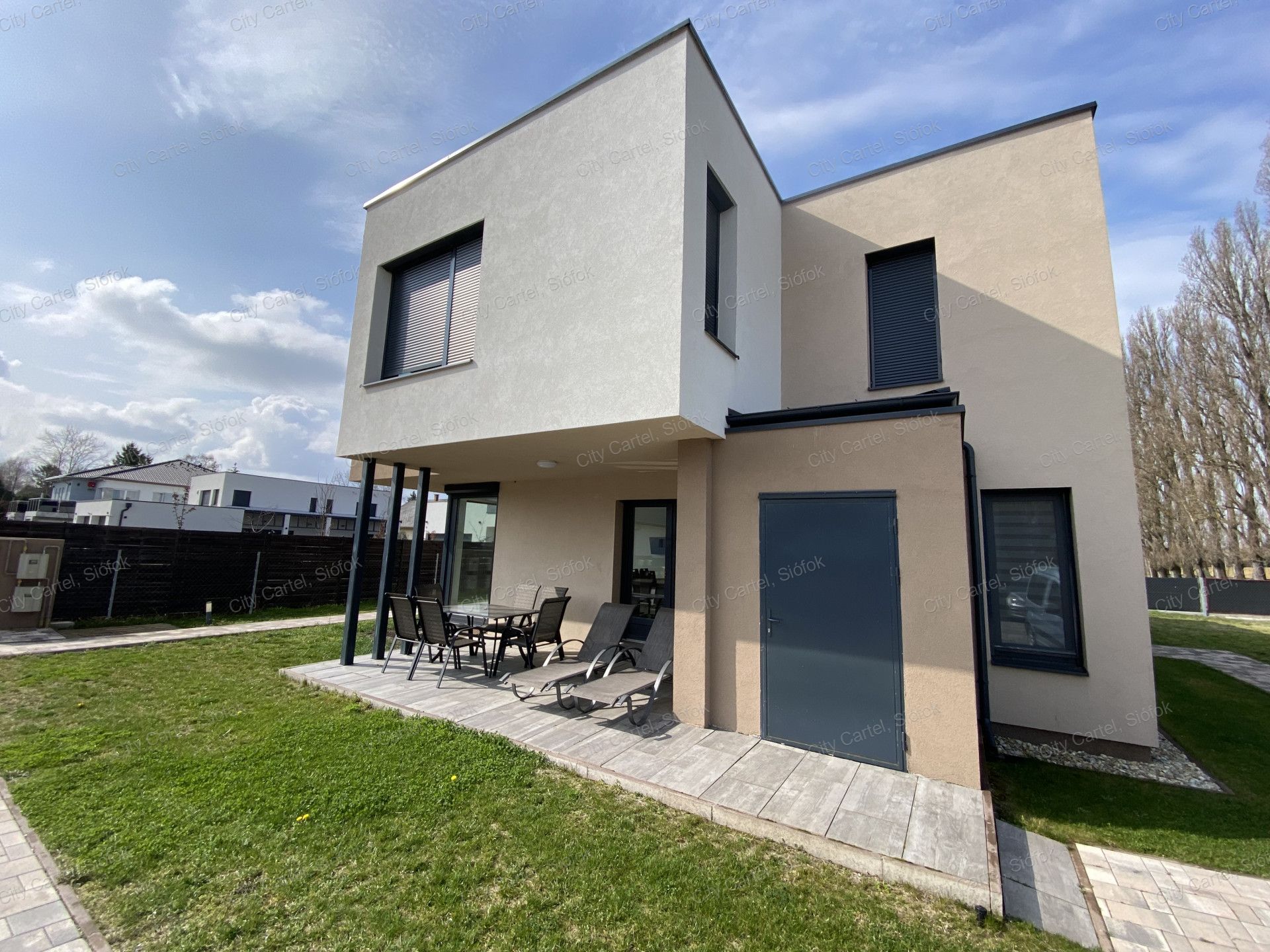 A fájl már létezik a célhelyen: import/kepek/vizjeles_5690101.jpg
Eladó Téglalakás Balatonfenyves  81 m<sup>2</sup> 82.4 millió Ft