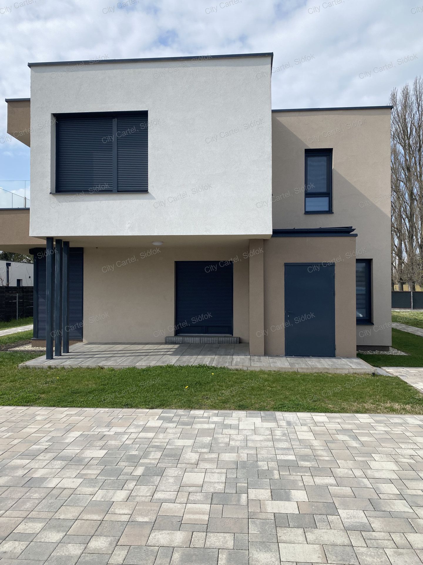 A fájl már létezik a célhelyen: import/kepek/vizjeles_5690185.jpg
Eladó Téglalakás Balatonfenyves  81 m<sup>2</sup> 82.4 millió Ft