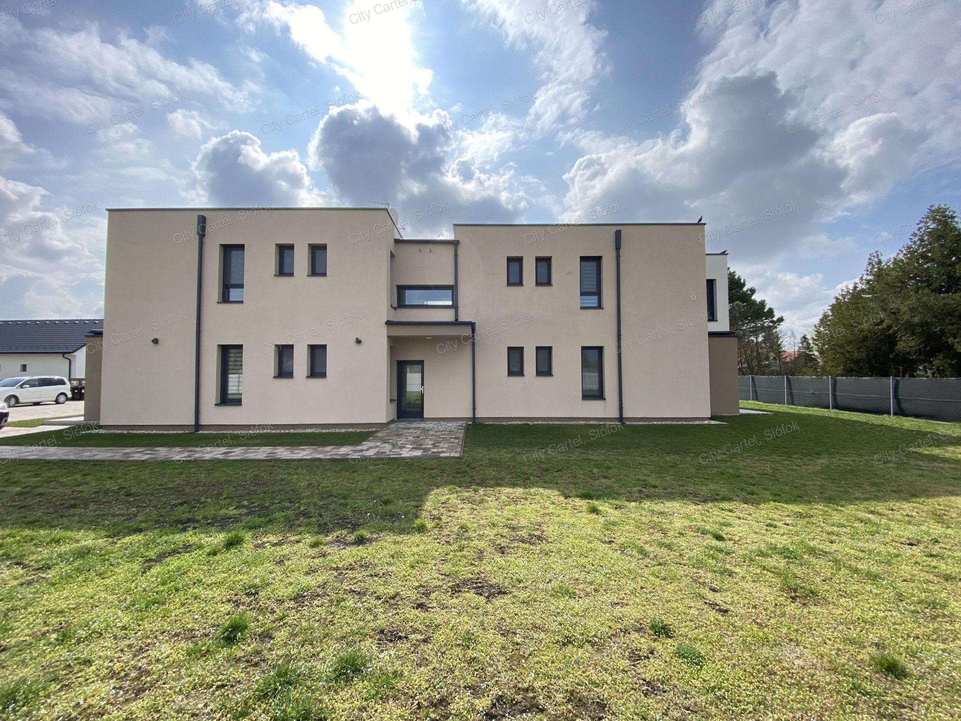 A fájl már létezik a célhelyen: import/kepek/vizjeles_5690245.jpg
Eladó Téglalakás Balatonfenyves  78 m<sup>2</sup> 81.9 millió Ft