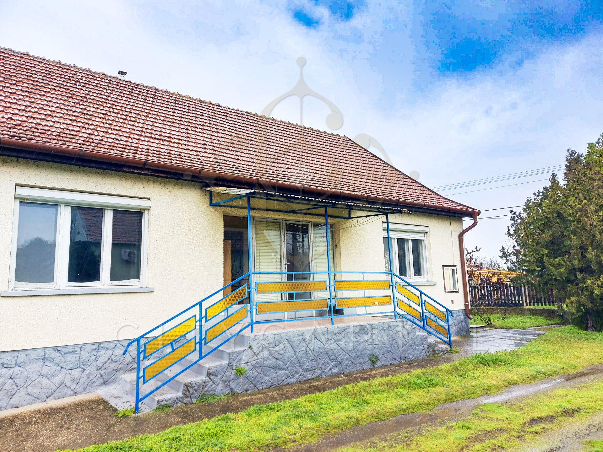 A fájl már létezik a célhelyen: import/kepek/vizjeles_5700167.jpg
For sale house Solt  102 m<sup>2</sup> 32 millió Ft