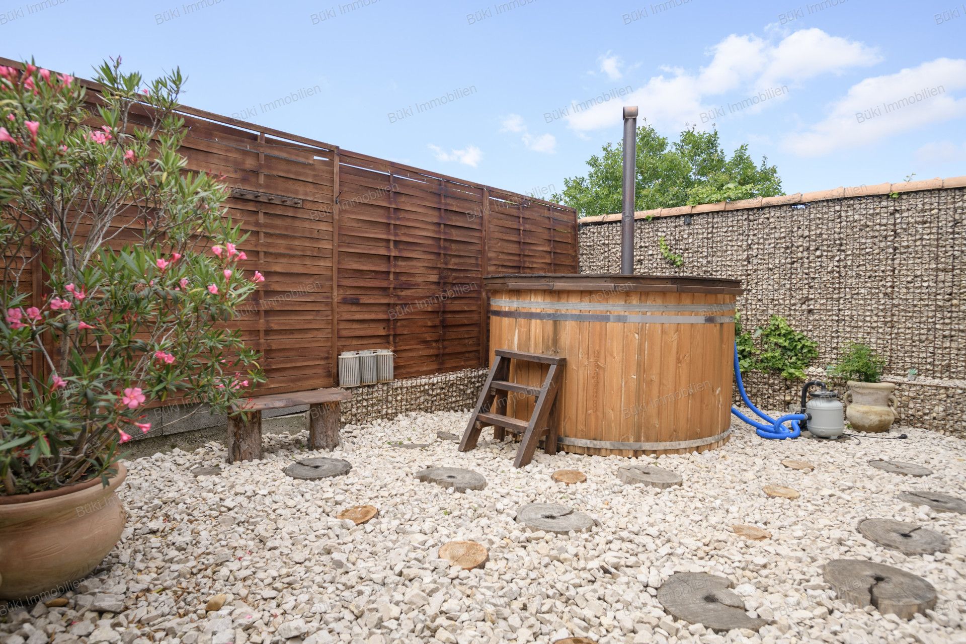 A fájl már létezik a célhelyen: import/kepek/vizjeles_5700536.jpg
For sale house Érd  235 m<sup>2</sup> 185 millió Ft