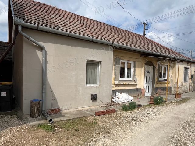 A fájl már létezik a célhelyen: import/kepek/vizjeles_5705911.jpg
Eladó Családi ház Kakucs  78 m<sup>2</sup> 32.4 millió Ft