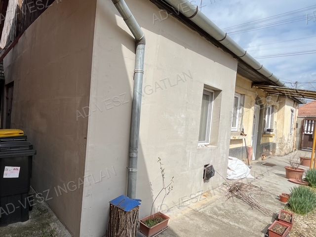 A fájl már létezik a célhelyen: import/kepek/vizjeles_5705912.jpg
Eladó Családi ház Kakucs  78 m<sup>2</sup> 32.4 millió Ft