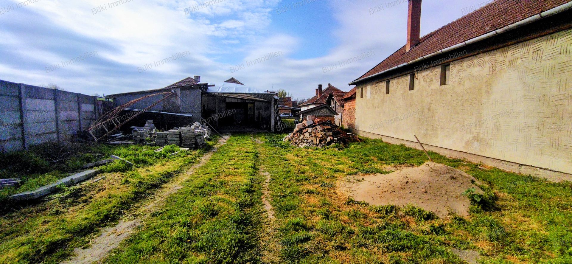 A fájl már létezik a célhelyen: import/kepek/vizjeles_5711325.jpg
For sale house Békés  350 m<sup>2</sup> 38.8 millió Ft