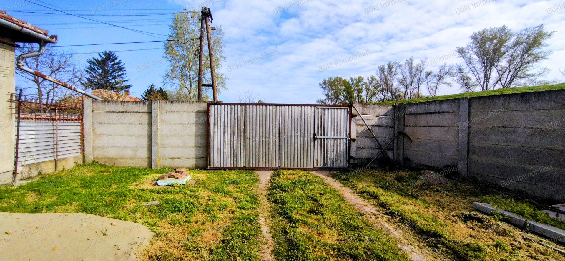 A fájl már létezik a célhelyen: import/kepek/vizjeles_5711326.jpg
For sale house Békés  350 m<sup>2</sup> 38.8 millió Ft