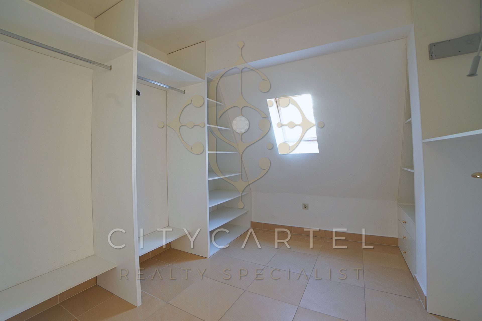 A fájl már létezik a célhelyen: import/kepek/vizjeles_5712872.jpg
Eladó Családi ház Budapest, XII. kerület  300 m<sup>2</sup> 7000 EUR
