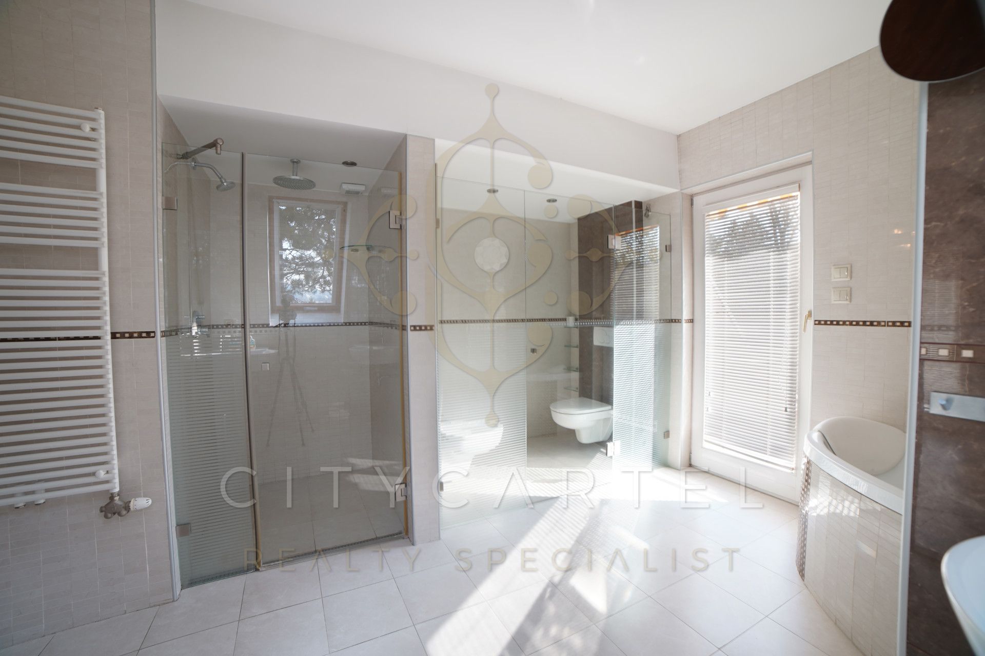 A fájl már létezik a célhelyen: import/kepek/vizjeles_5712885.jpg
Eladó Családi ház Budapest, XII. kerület  300 m<sup>2</sup> 7000 EUR