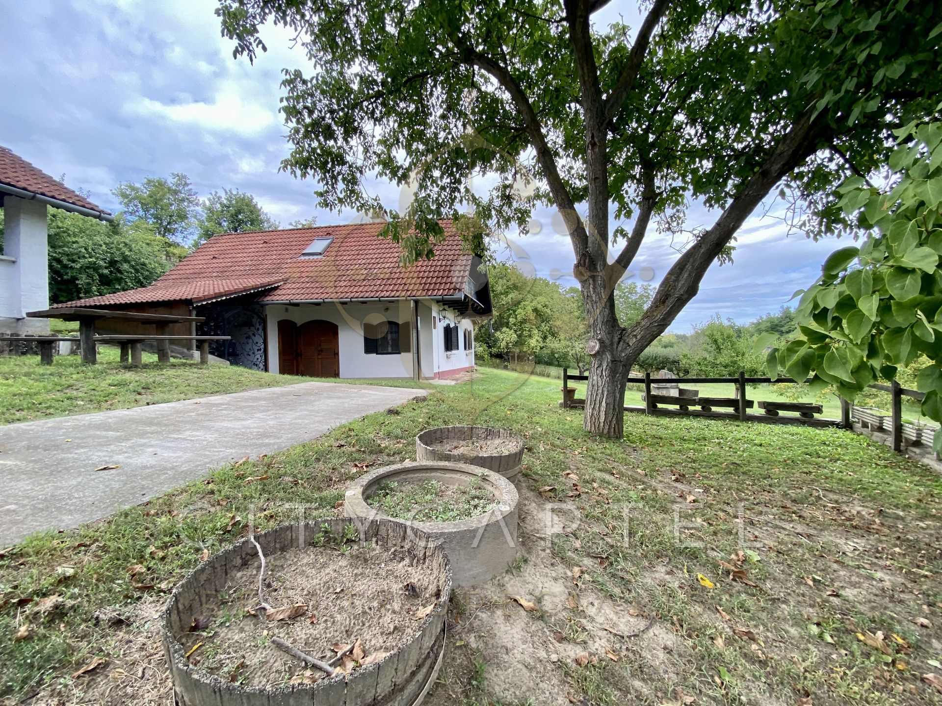 A fájl már létezik a célhelyen: import/kepek/vizjeles_5713563.jpg
Eladó nyaraló Balatonlelle  80 m<sup>2</sup> 59.9 millió Ft