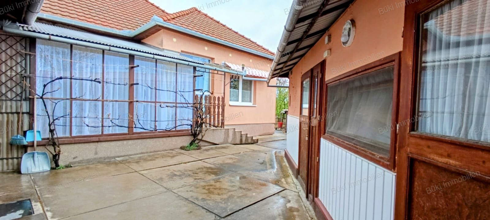 A fájl már létezik a célhelyen: import/kepek/vizjeles_5718563.jpg
For sale house Gyula  140 m<sup>2</sup> 66.5 millió Ft