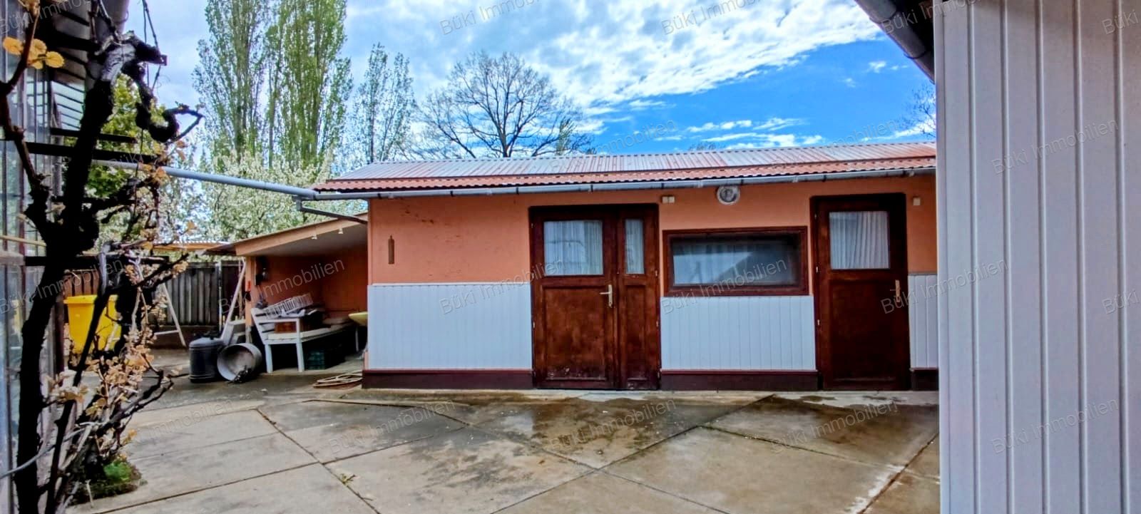 A fájl már létezik a célhelyen: import/kepek/vizjeles_5718569.jpg
For sale house Gyula  140 m<sup>2</sup> 66.5 millió Ft
