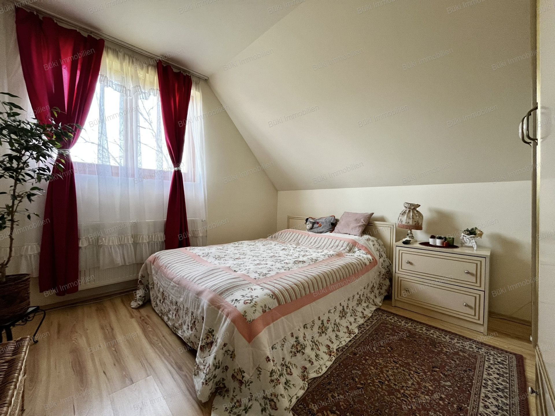 A fájl már létezik a célhelyen: import/kepek/vizjeles_5719615.jpg
For sale house Miskolc  160 m<sup>2</sup> 59.5 millió Ft