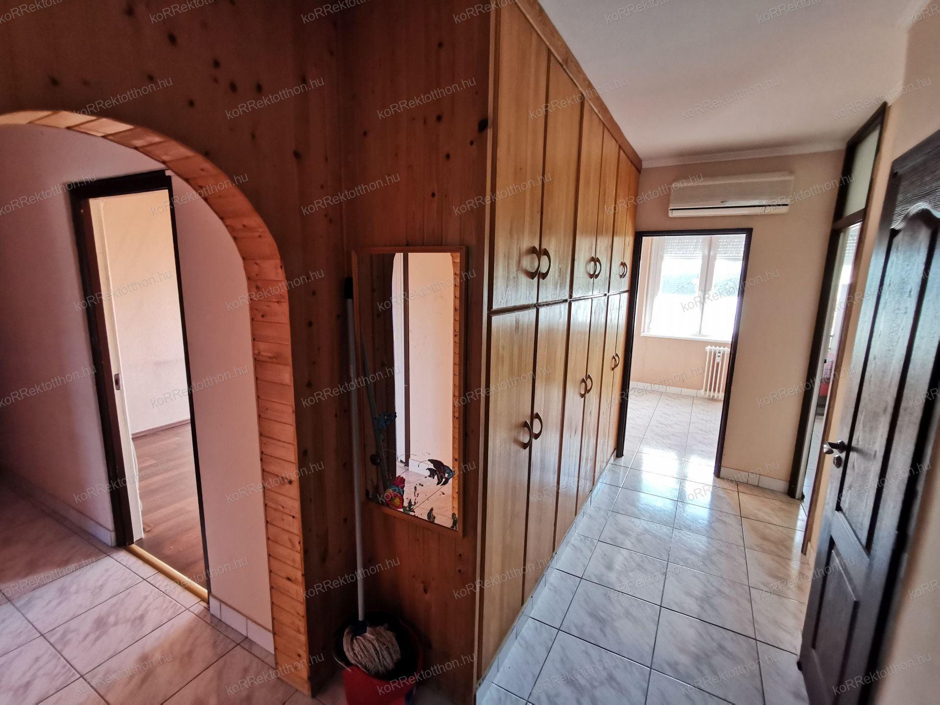 A fájl már létezik a célhelyen: import/kepek/vizjeles_5740766.jpg
Eladó Panellakás Jászberény  69 m<sup>2</sup> 37.9 millió Ft