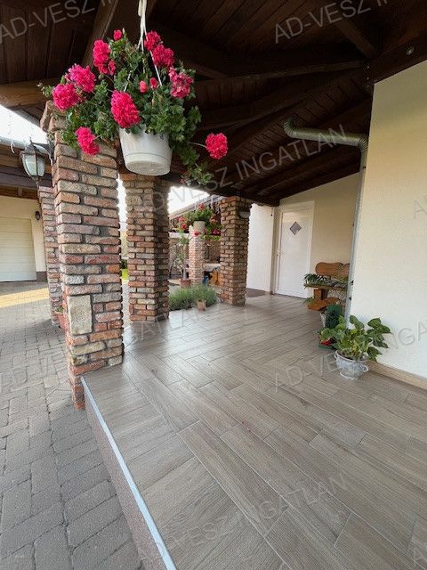 A fájl már létezik a célhelyen: import/kepek/vizjeles_5760161.jpg
Eladó Családi ház Újhartyán  122 m<sup>2</sup> 124.9 millió Ft