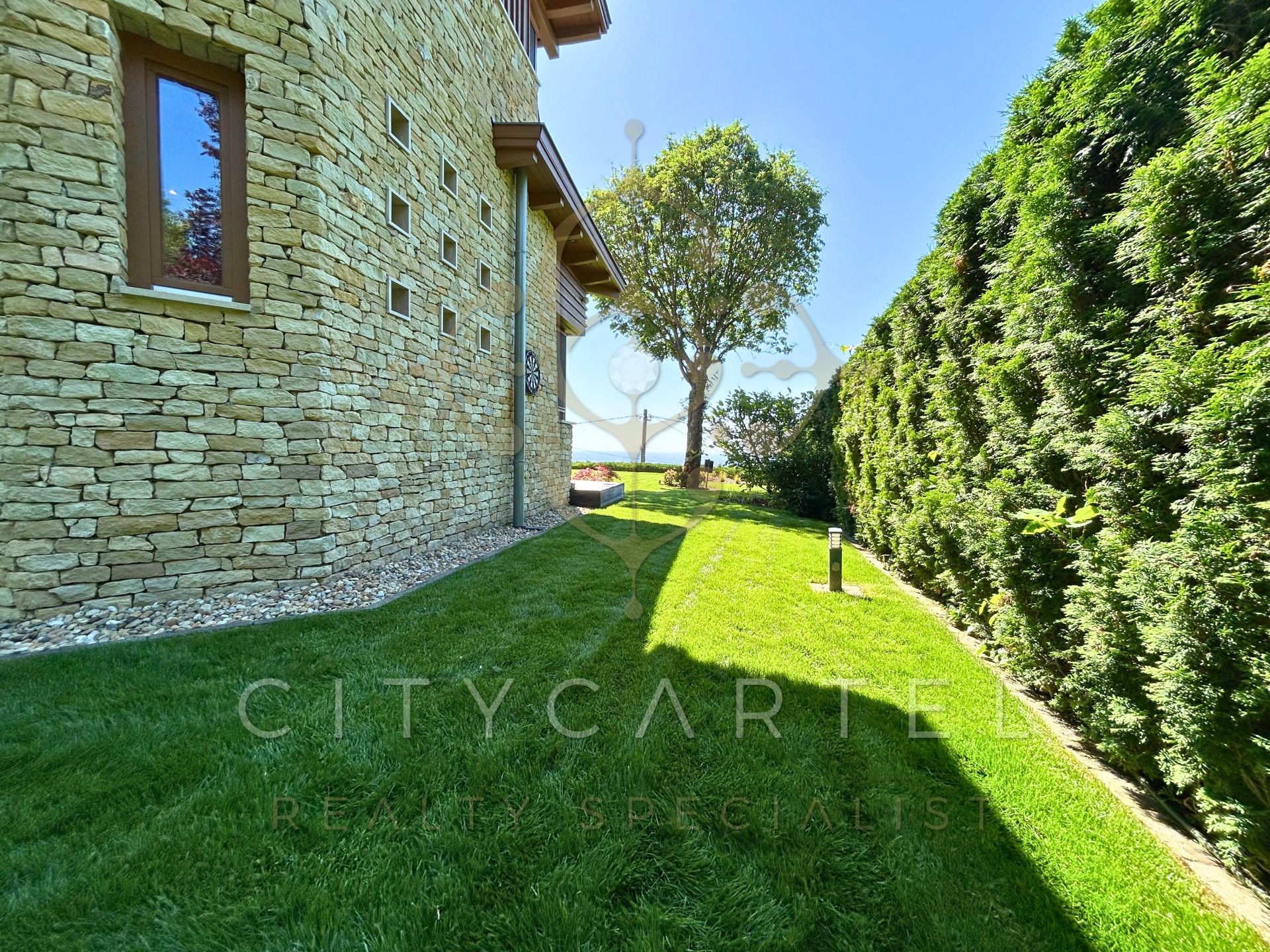 A fájl már létezik a célhelyen: import/kepek/vizjeles_5767248.jpg
Eladó Családi ház Budapest, XII. kerület  350 m<sup>2</sup> 770 millió Ft