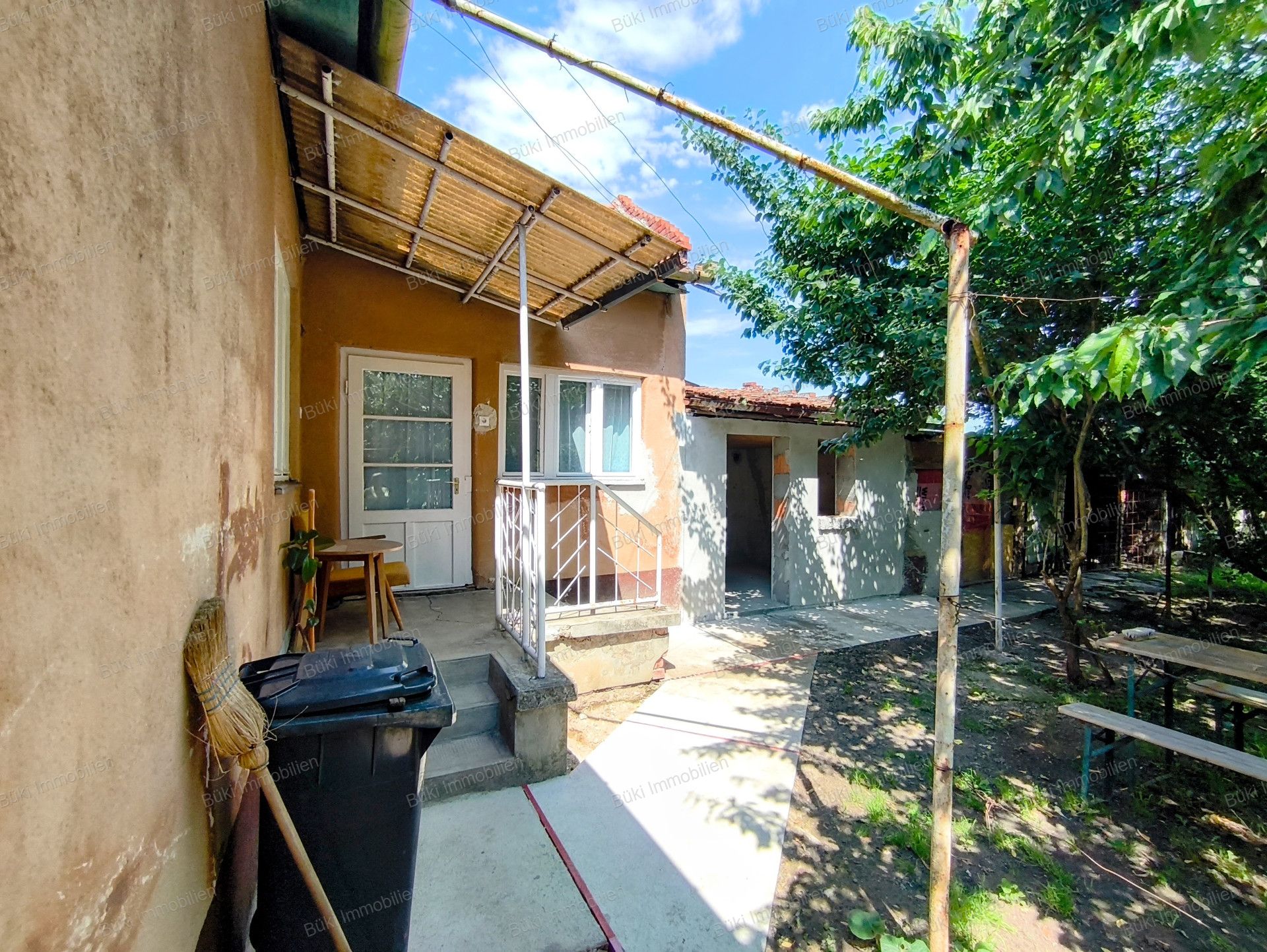 A fájl már létezik a célhelyen: import/kepek/vizjeles_5775551.jpg
For sale house Sarkad  100 m<sup>2</sup> 13.99 millió Ft