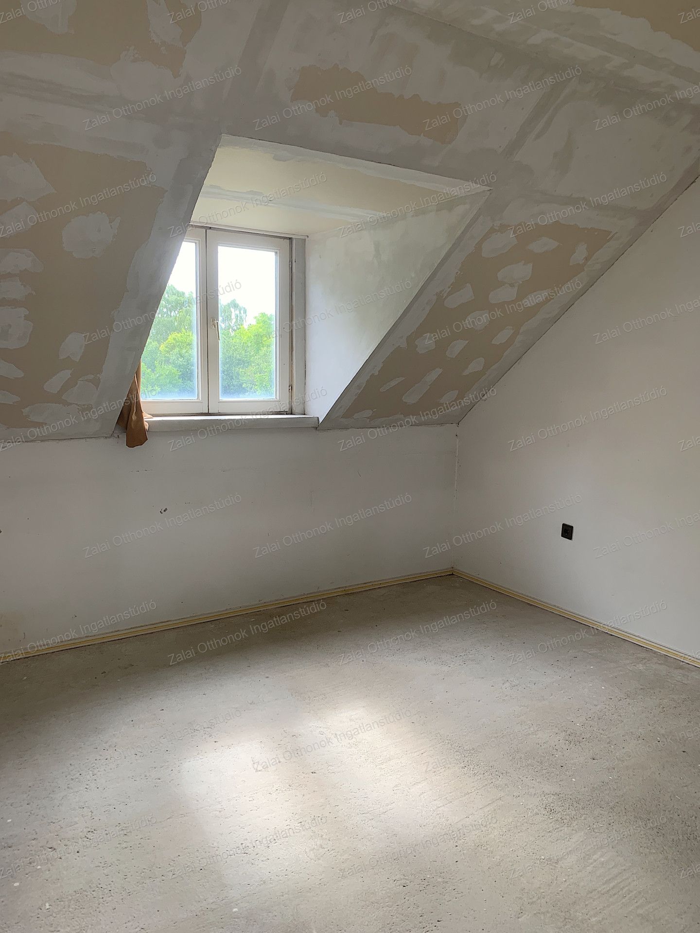 A fájl már létezik a célhelyen: import/kepek/vizjeles_5786050.jpg
For sale house Keszthely  400 m<sup>2</sup> 109 millió Ft