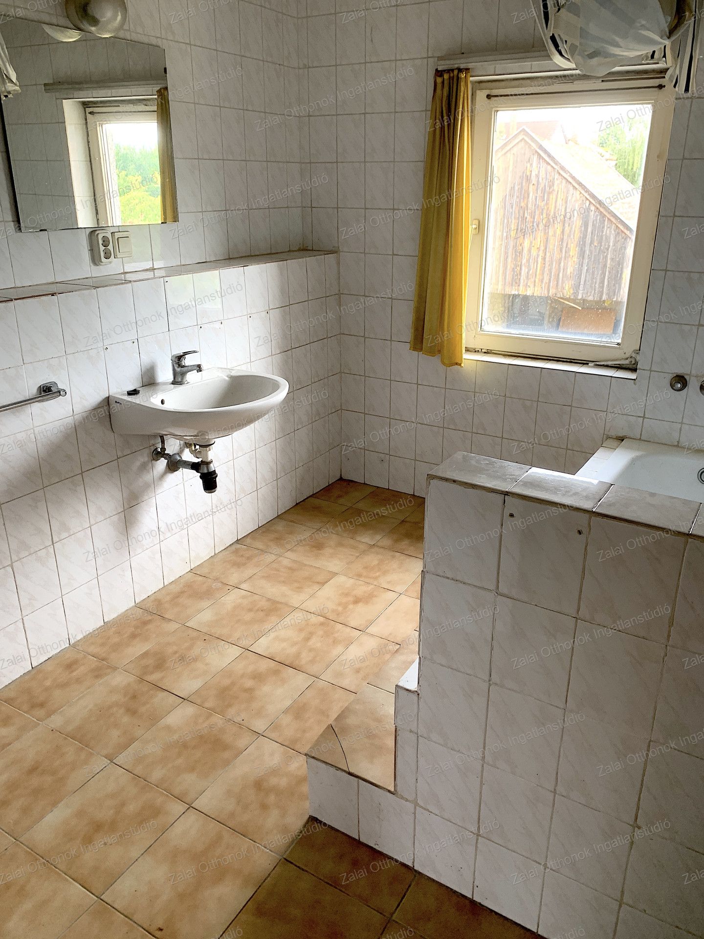 A fájl már létezik a célhelyen: import/kepek/vizjeles_5786053.jpg
For sale house Keszthely  400 m<sup>2</sup> 109 millió Ft