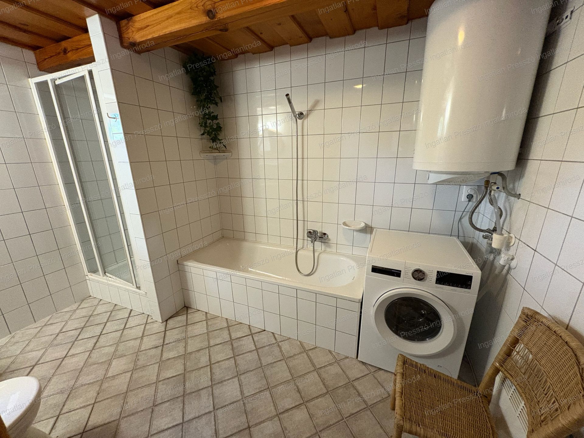 A fájl már létezik a célhelyen: import/kepek/vizjeles_5795061.jpg
Eladó Családi ház Ábrahámhegy  85 m<sup>2</sup> 220 millió Ft
