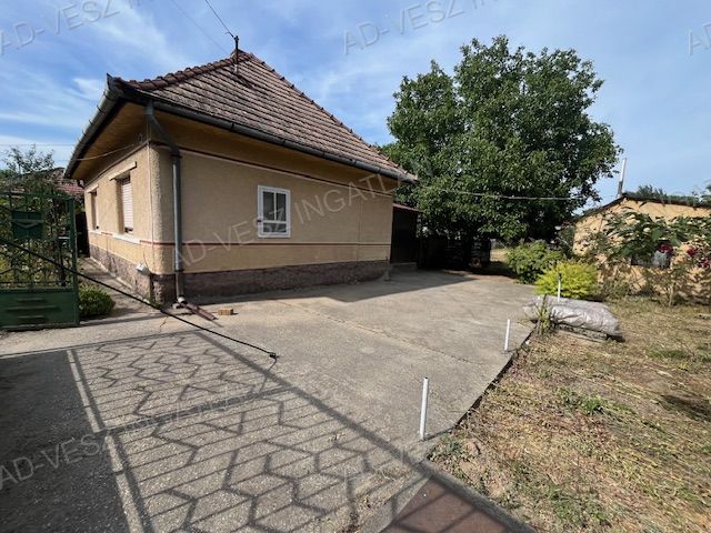 A fájl már létezik a célhelyen: import/kepek/vizjeles_5800737.jpg
Eladó Családi ház Dabas  64 m<sup>2</sup> 45.9 millió Ft
