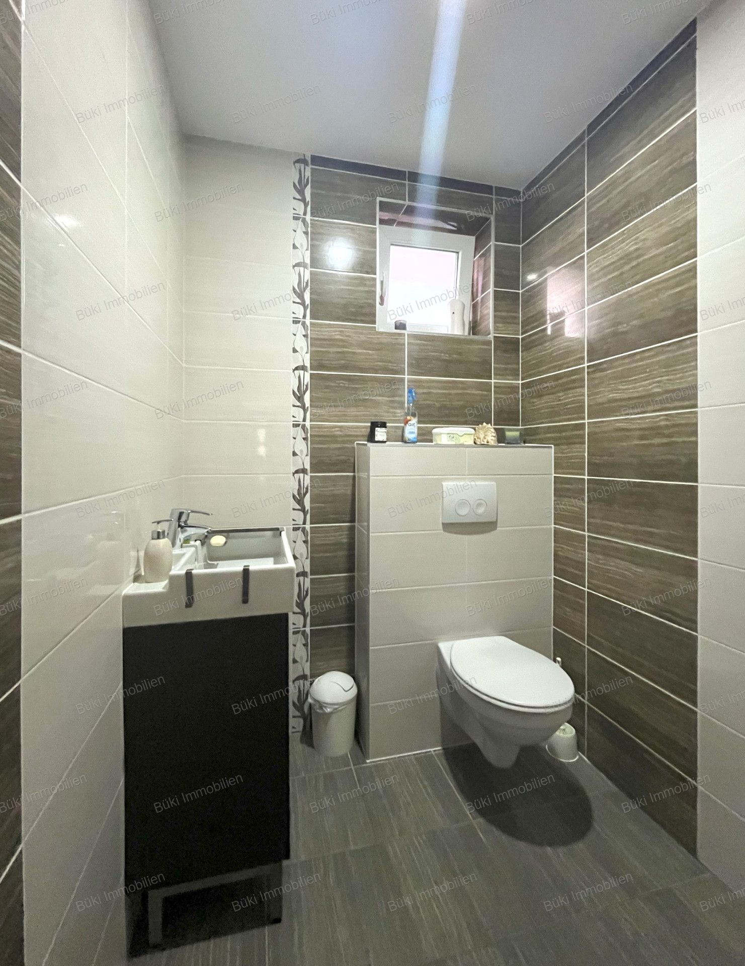 A fájl már létezik a célhelyen: import/kepek/vizjeles_5815404.jpg
For sale house Úrhida  150 m<sup>2</sup> 114.9 millió Ft