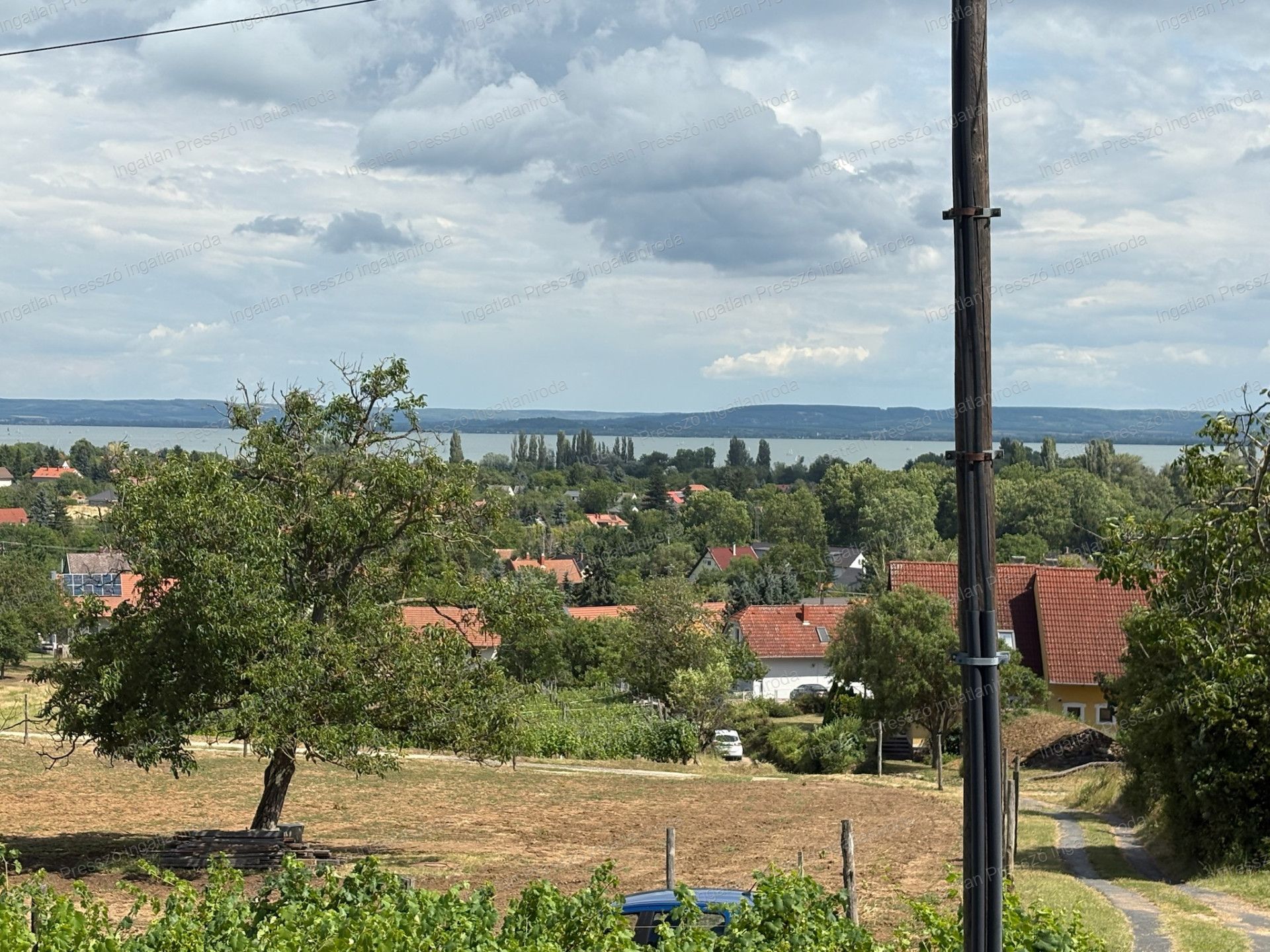 A fájl már létezik a célhelyen: import/kepek/vizjeles_5821744.jpg
Eladó nyaraló Ábrahámhegy  72 m<sup>2</sup> 49 millió Ft