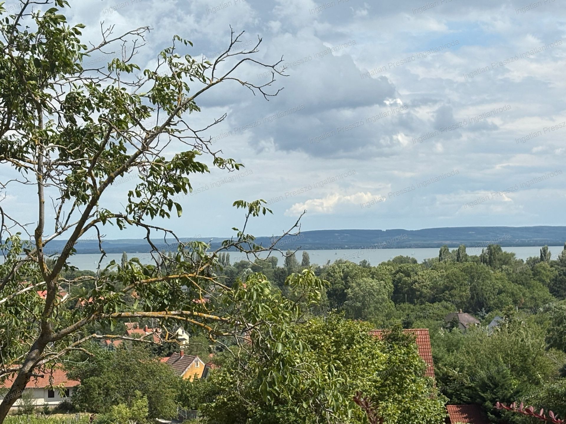 A fájl már létezik a célhelyen: import/kepek/vizjeles_5821746.jpg
Eladó nyaraló Ábrahámhegy  72 m<sup>2</sup> 49 millió Ft