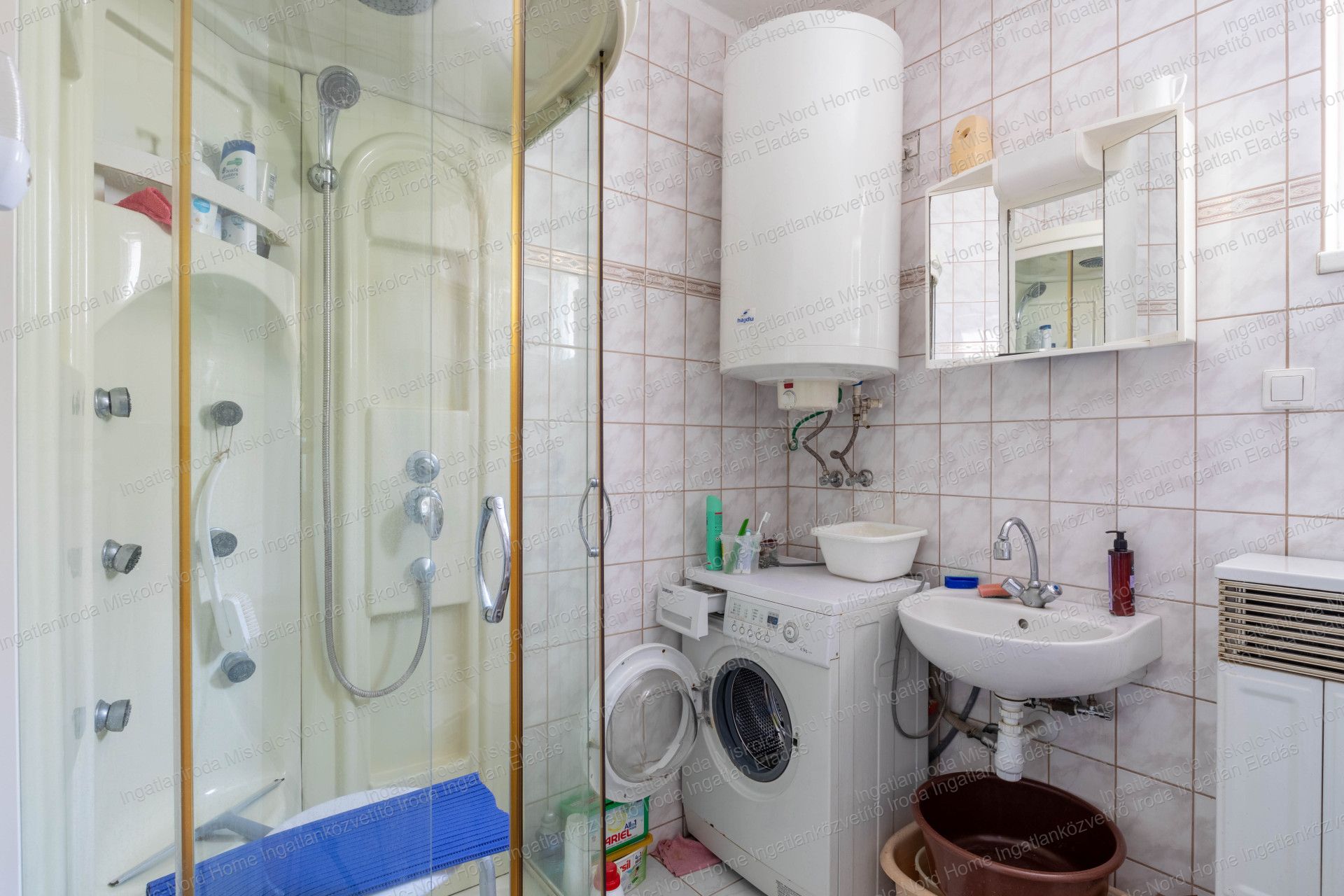 A fájl már létezik a célhelyen: import/kepek/vizjeles_5828148.jpg
Eladó Családi ház Alsózsolca  123 m<sup>2</sup> 39.9 millió Ft