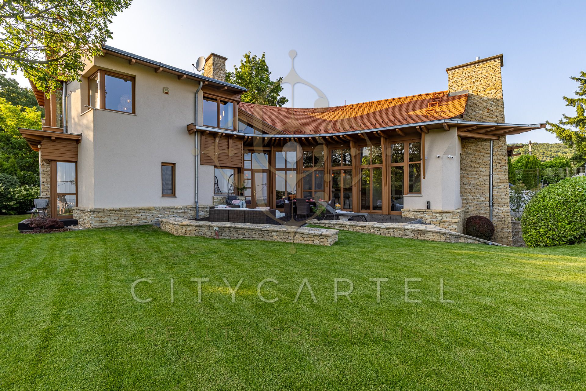 A fájl már létezik a célhelyen: import/kepek/vizjeles_5834804.jpg
Eladó Családi ház Budapest, XII. kerület  350 m<sup>2</sup> 770 millió Ft
