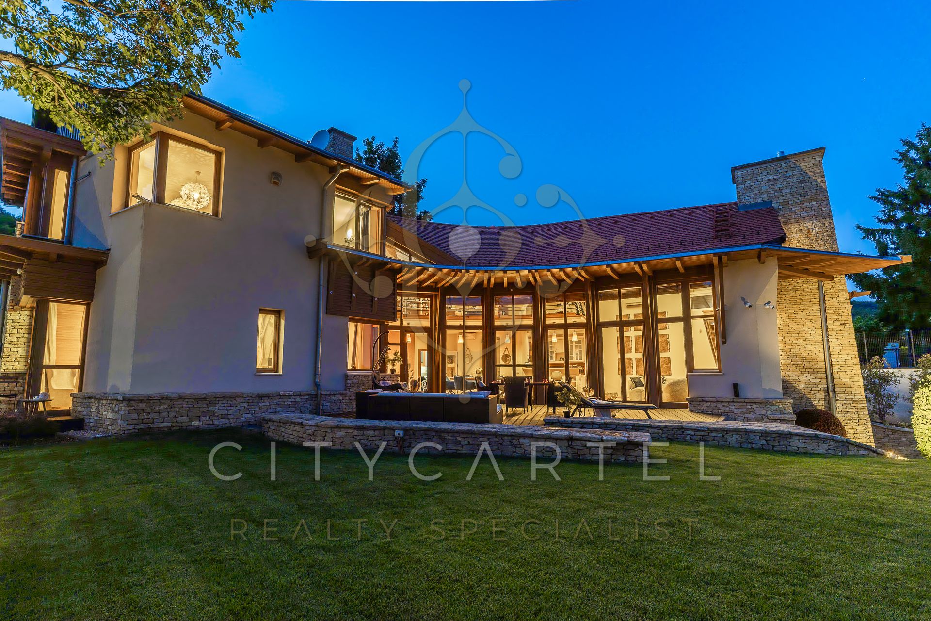 A fájl már létezik a célhelyen: import/kepek/vizjeles_5834805.jpg
Eladó Családi ház Budapest, XII. kerület  350 m<sup>2</sup> 770 millió Ft