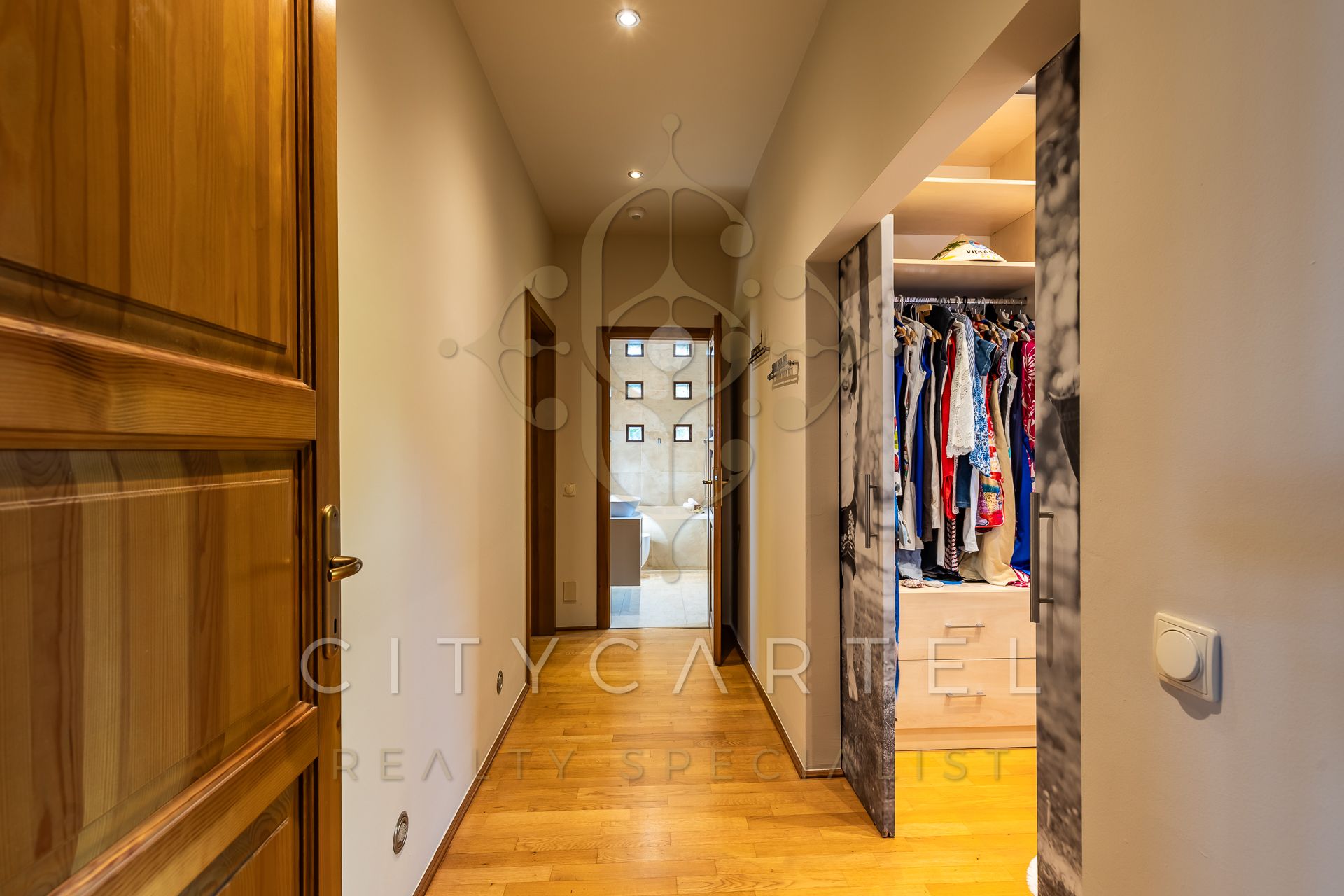 A fájl már létezik a célhelyen: import/kepek/vizjeles_5834830.jpg
Eladó Családi ház Budapest, XII. kerület  350 m<sup>2</sup> 770 millió Ft