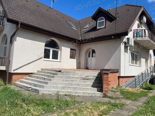 A fájl már létezik a célhelyen: import/kepek/vizjeles_5845333.jpg
Eladó Bemutatóterem Vecsés  360 m<sup>2</sup> 180 millió Ft